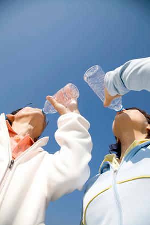 千葉市花見川区の居酒屋「酒場食堂V」：炭火焼きと新鮮魚介で楽しむ絶品料理と充実の飲み放題プラン